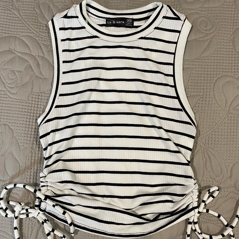 Liz & Sara Stripe Top! XS !